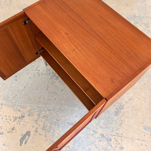 Kommode Teak mit Flügeltüren & neuen Chromfüßen von H. W. Klein für Bramin