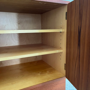 Vitrine Teak mit Schiebetüren von Hundevad