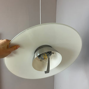 Hängelampe silber Milchglas