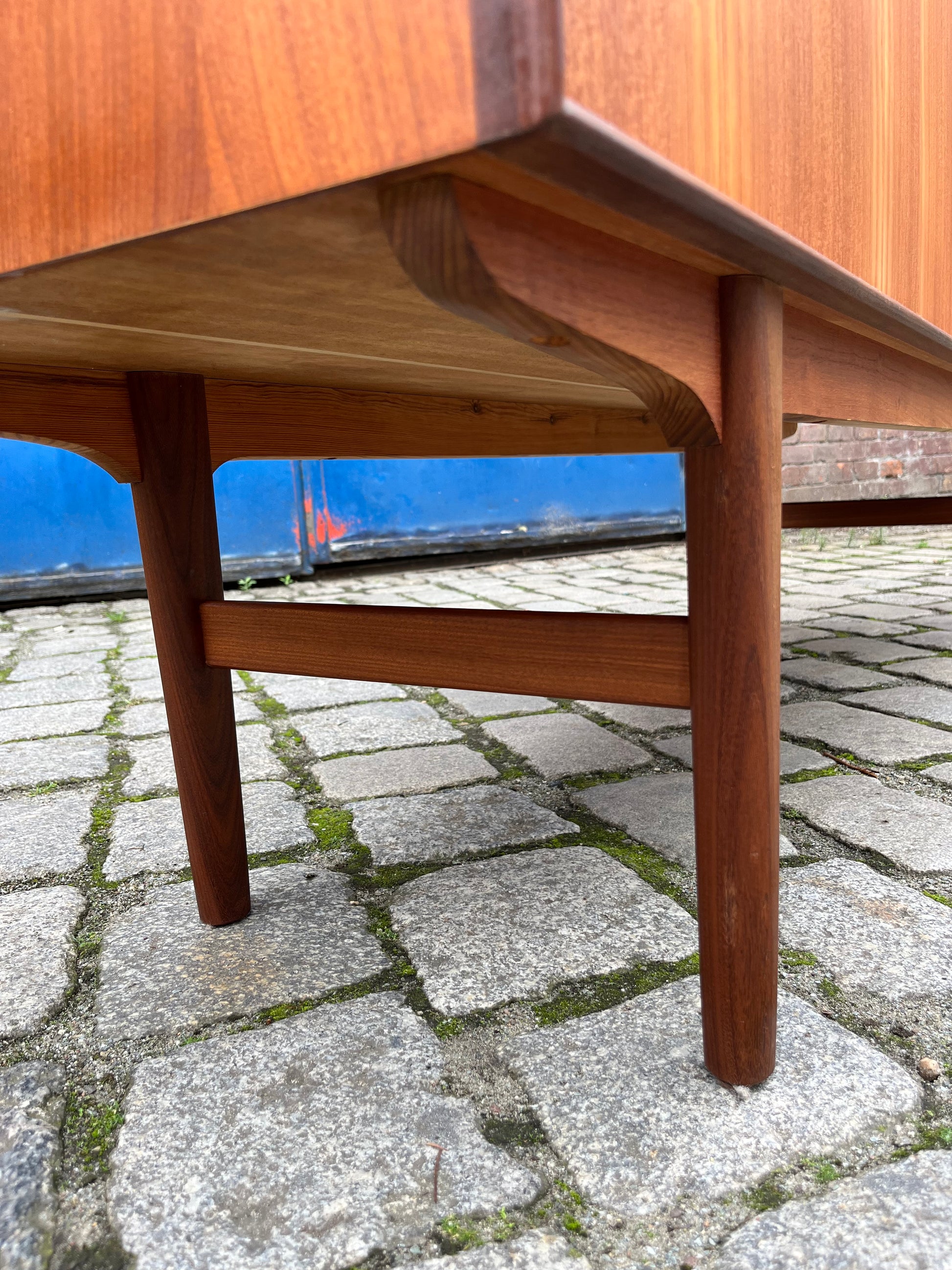 Highboard Teak mit schrägen Griffen aus Dänemark