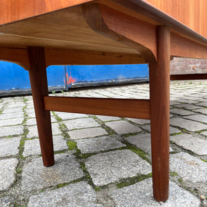 Highboard Teak mit schrägen Griffen aus Dänemark
