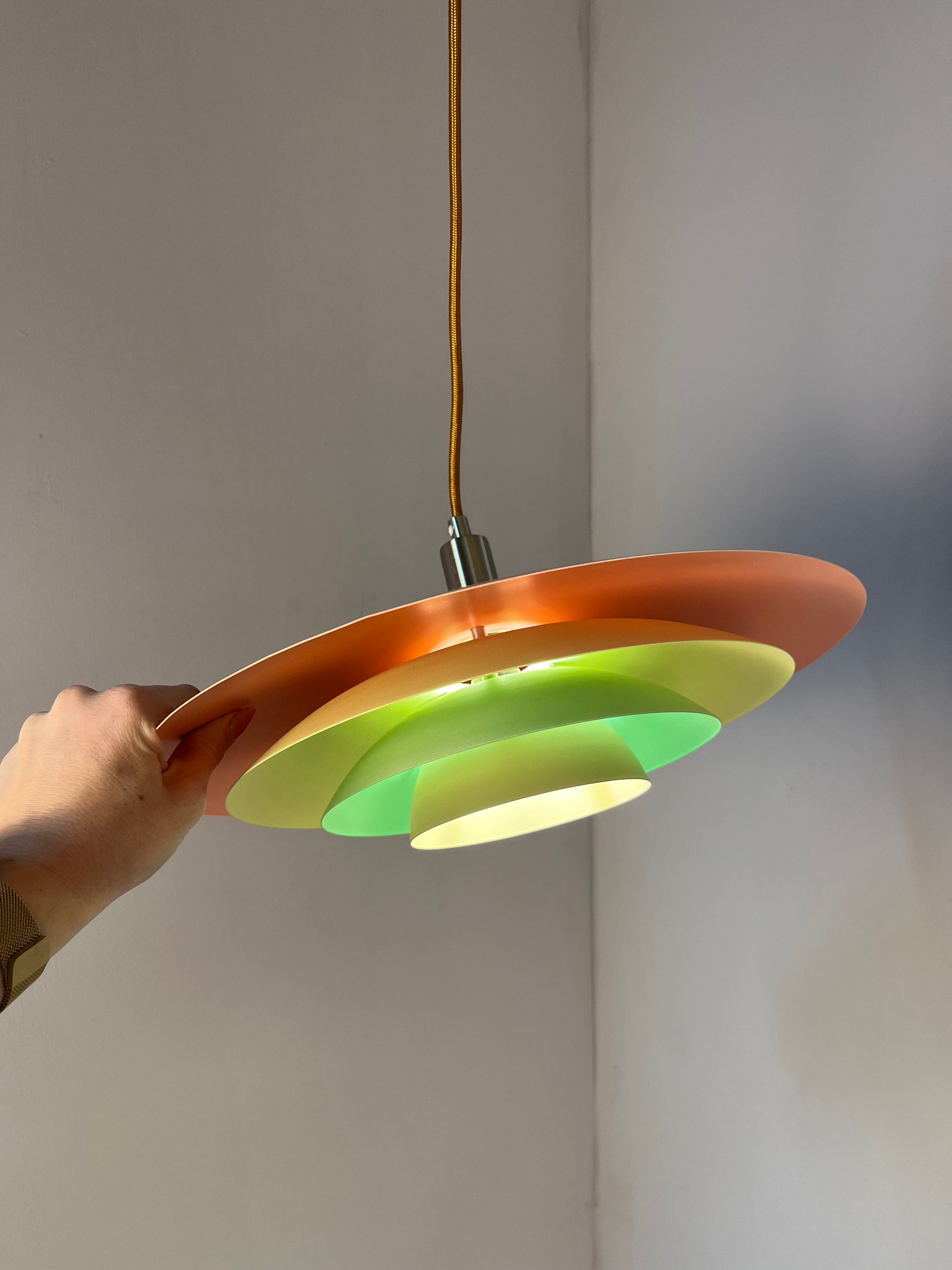 Lamellenlampe neu lackiert peach gelb mint aus Dänemark