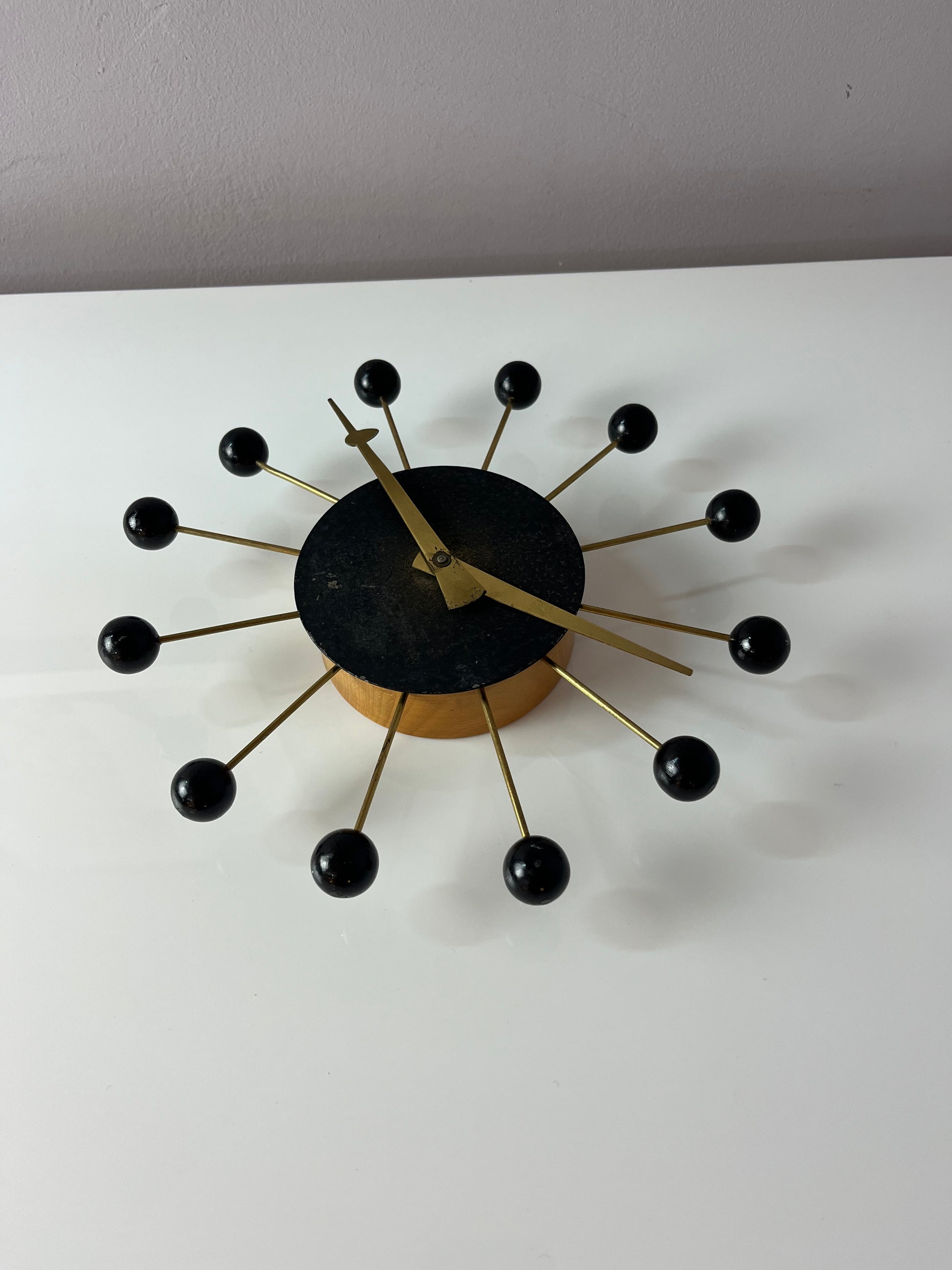 Wanduhr Holz Messing im Stil von George Nelson