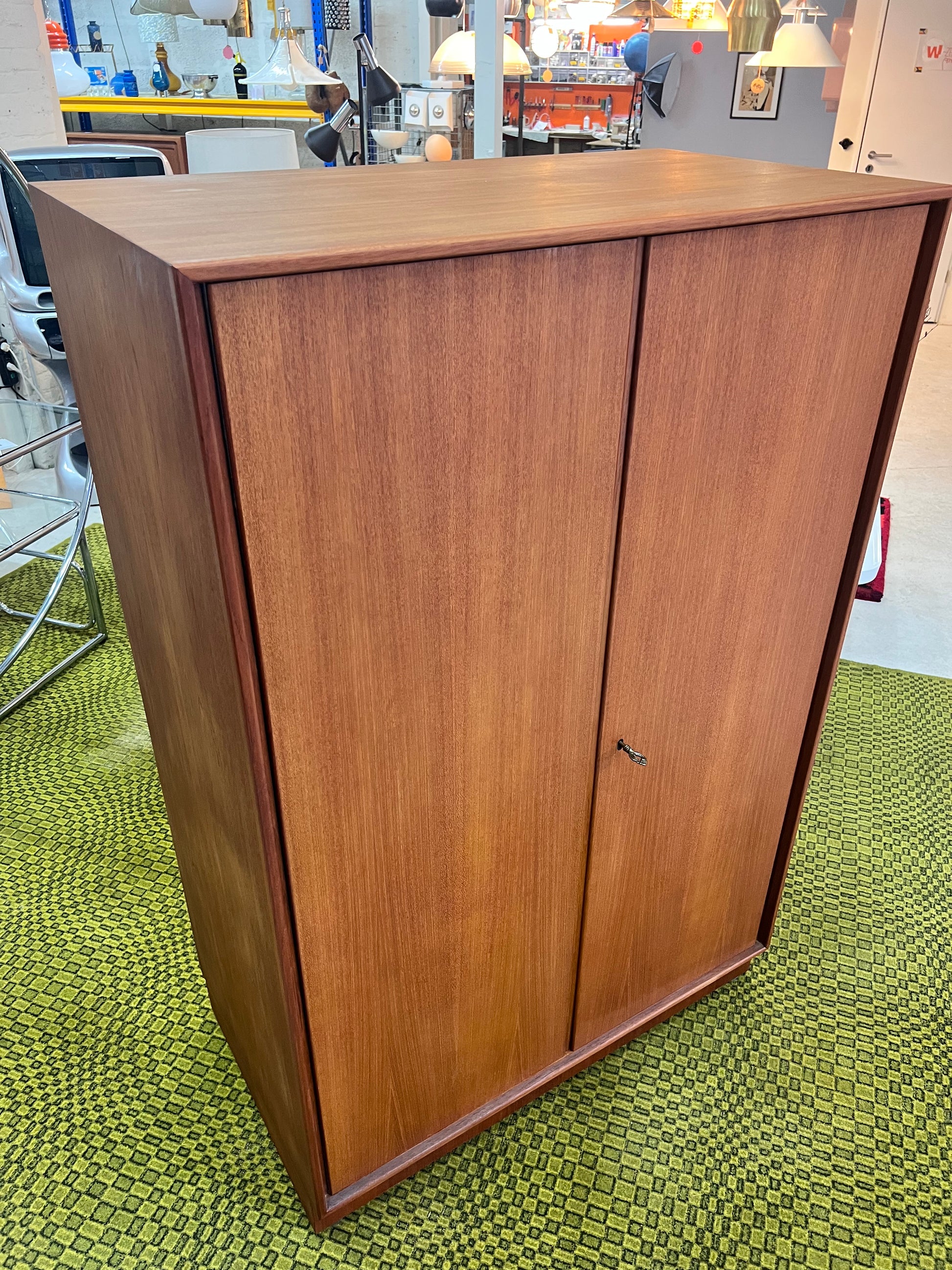 Großer Kleiderschrank Teak von Einrichtungshaus Steguweit & Sohn