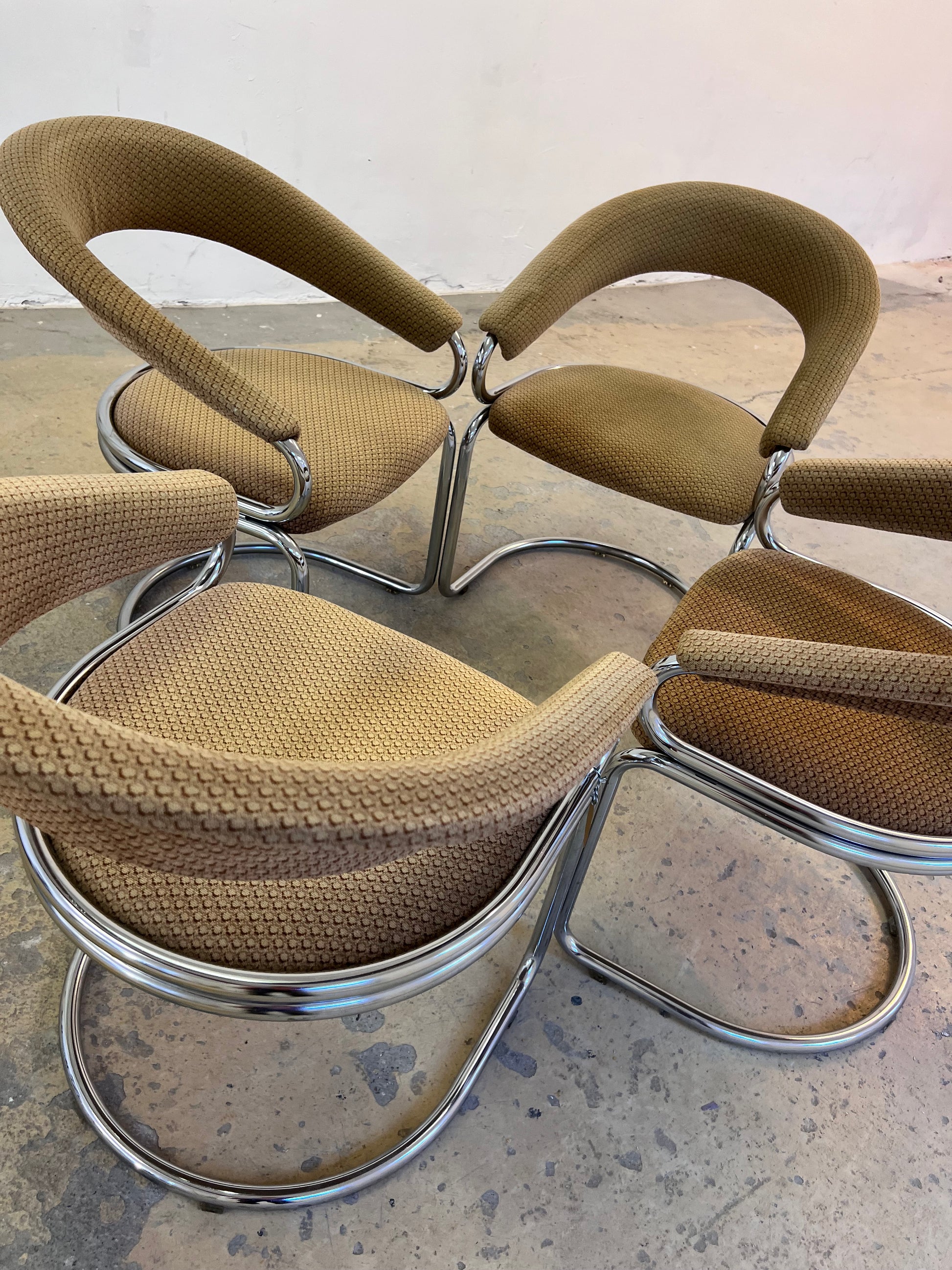 Freischwinger beige Chrom von Giotto Stoppino - Sehr guter Zustand
