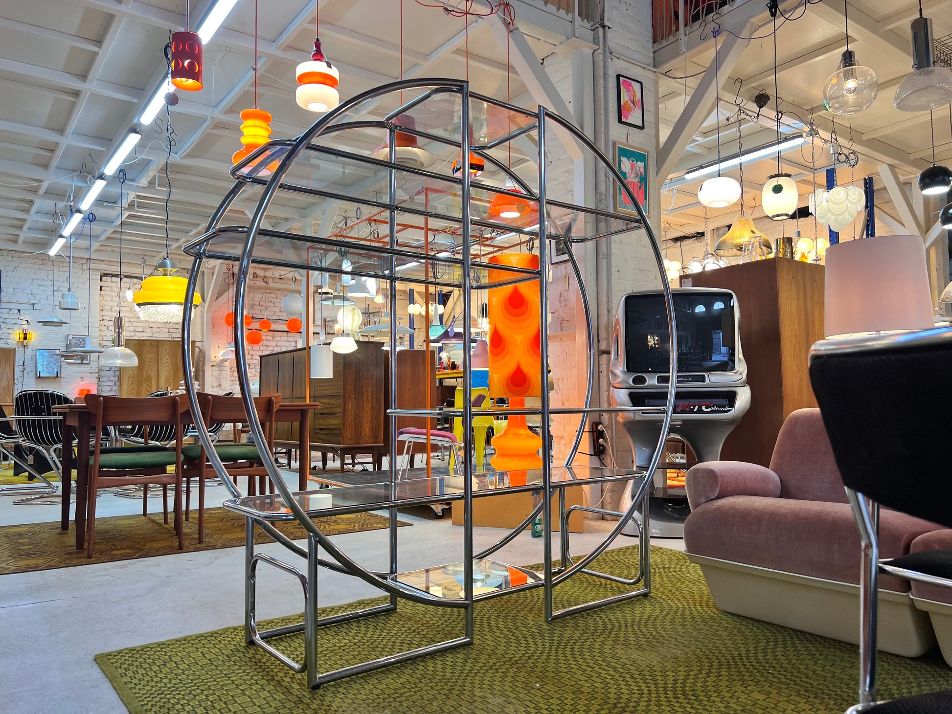 Rundes Regal / Raumteiler Chrom & Glas - Designklassiker