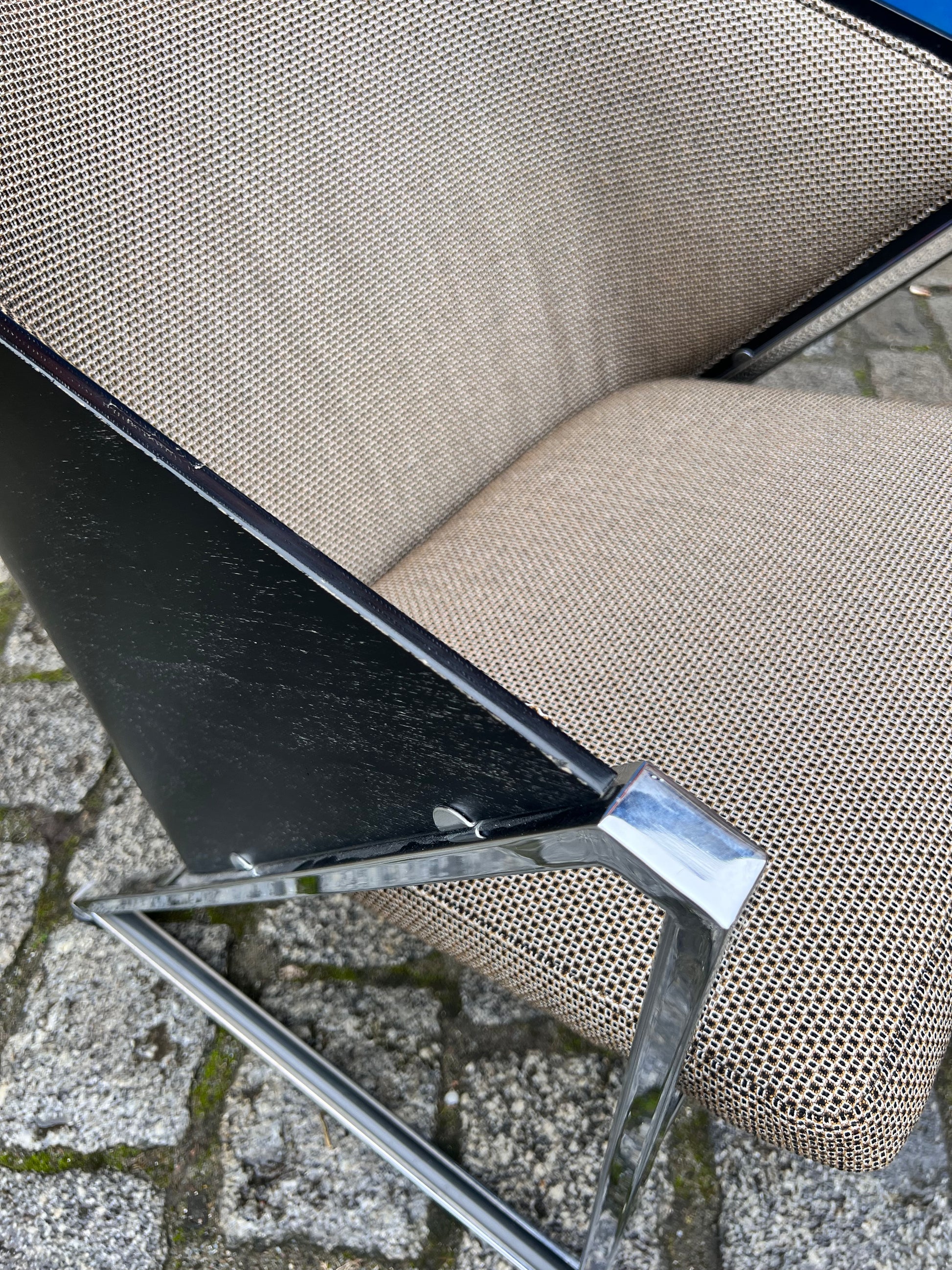 Sessel Mondi grau schwarz Chrom von Jouko Järvisalo für Inno Interior Oy - neu gepolstert