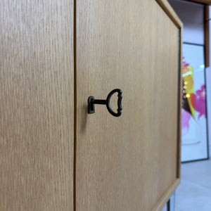Schrank Eiche mit neuen Chromfüßen von WK Möbel