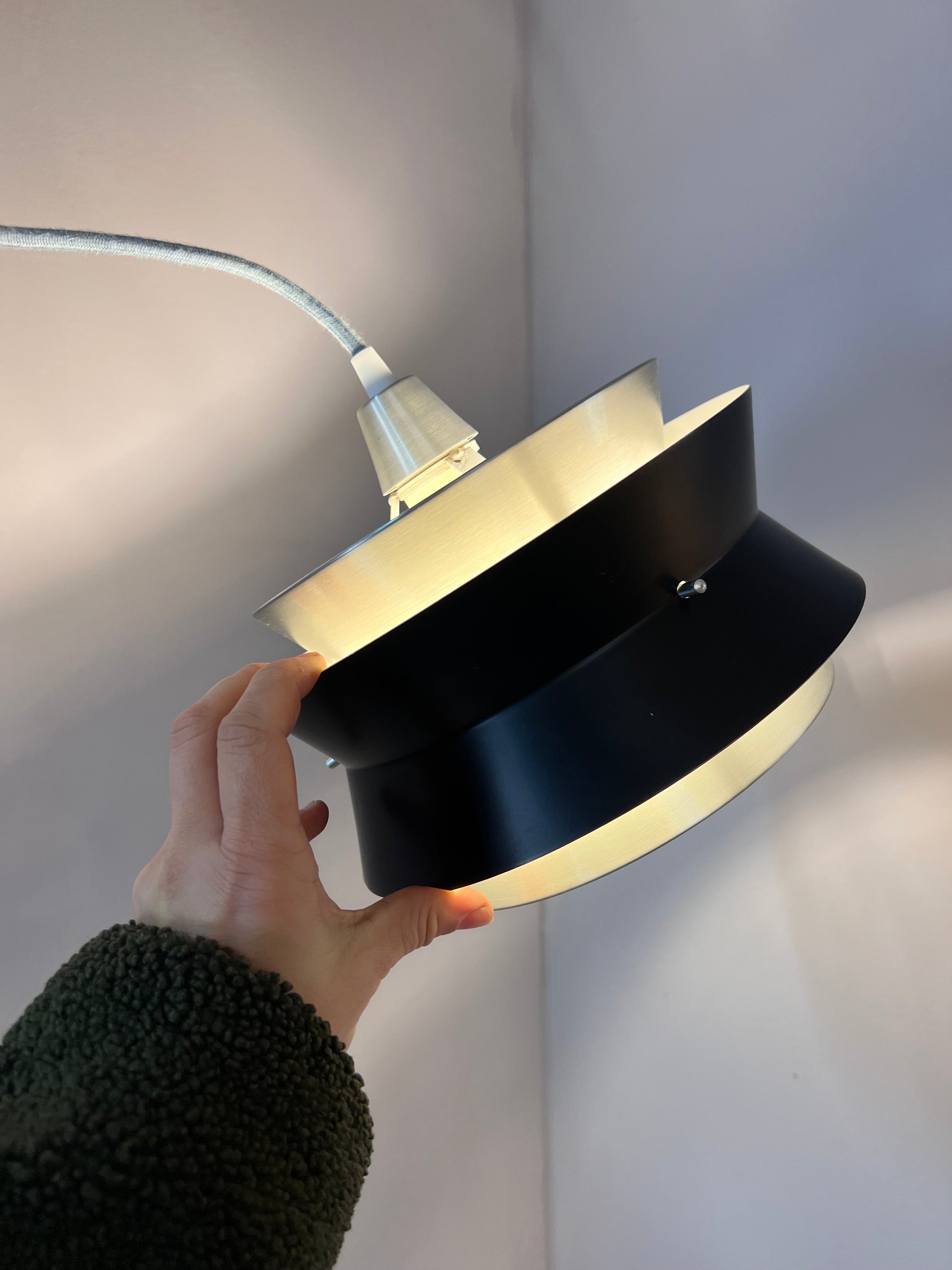 Lamellenlampe Trava schwarz silber von Carl Thore für Granhaga