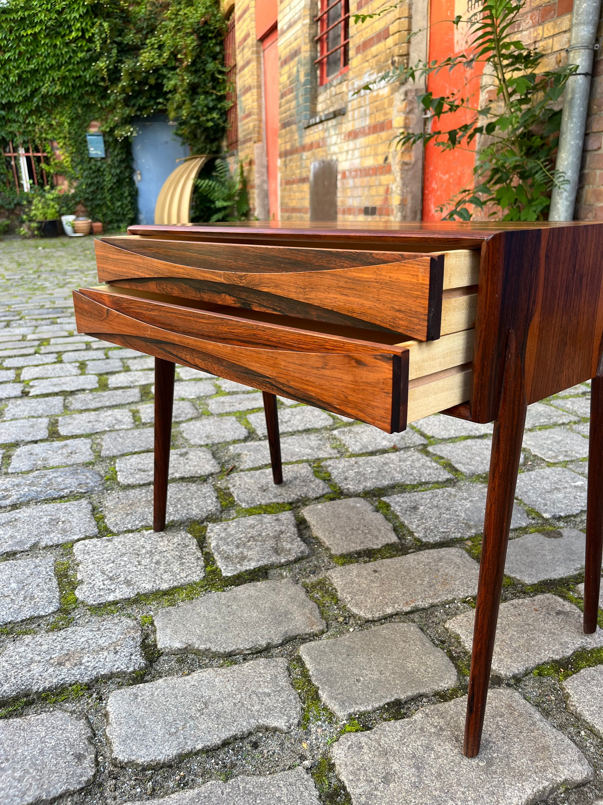 Beistelltisch Modell 6835  Palisander von Rimbert Sandholt für Glas & Trä