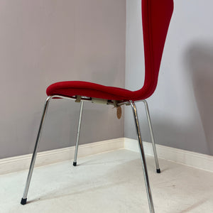 Stuhl Serie 7 rot in Vollpolsterung von Arne Jacobsen für Fritz Hansen