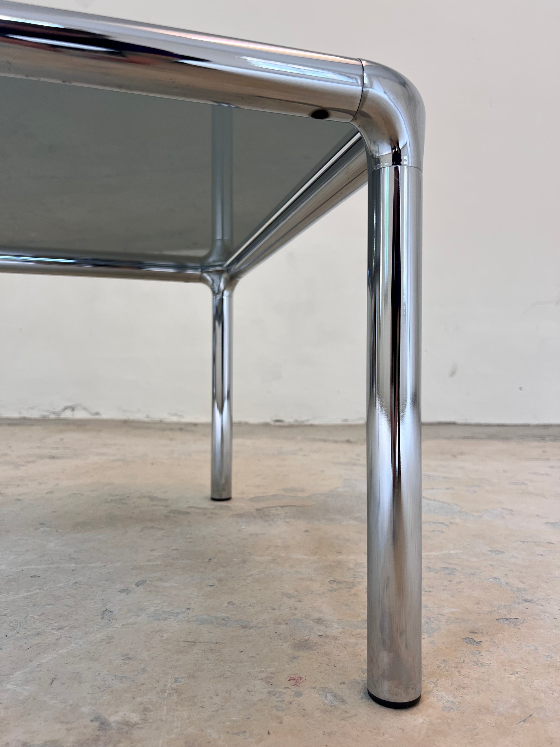 Couchtisch Chrom Rauchglas ETIENNE FERMIGIER