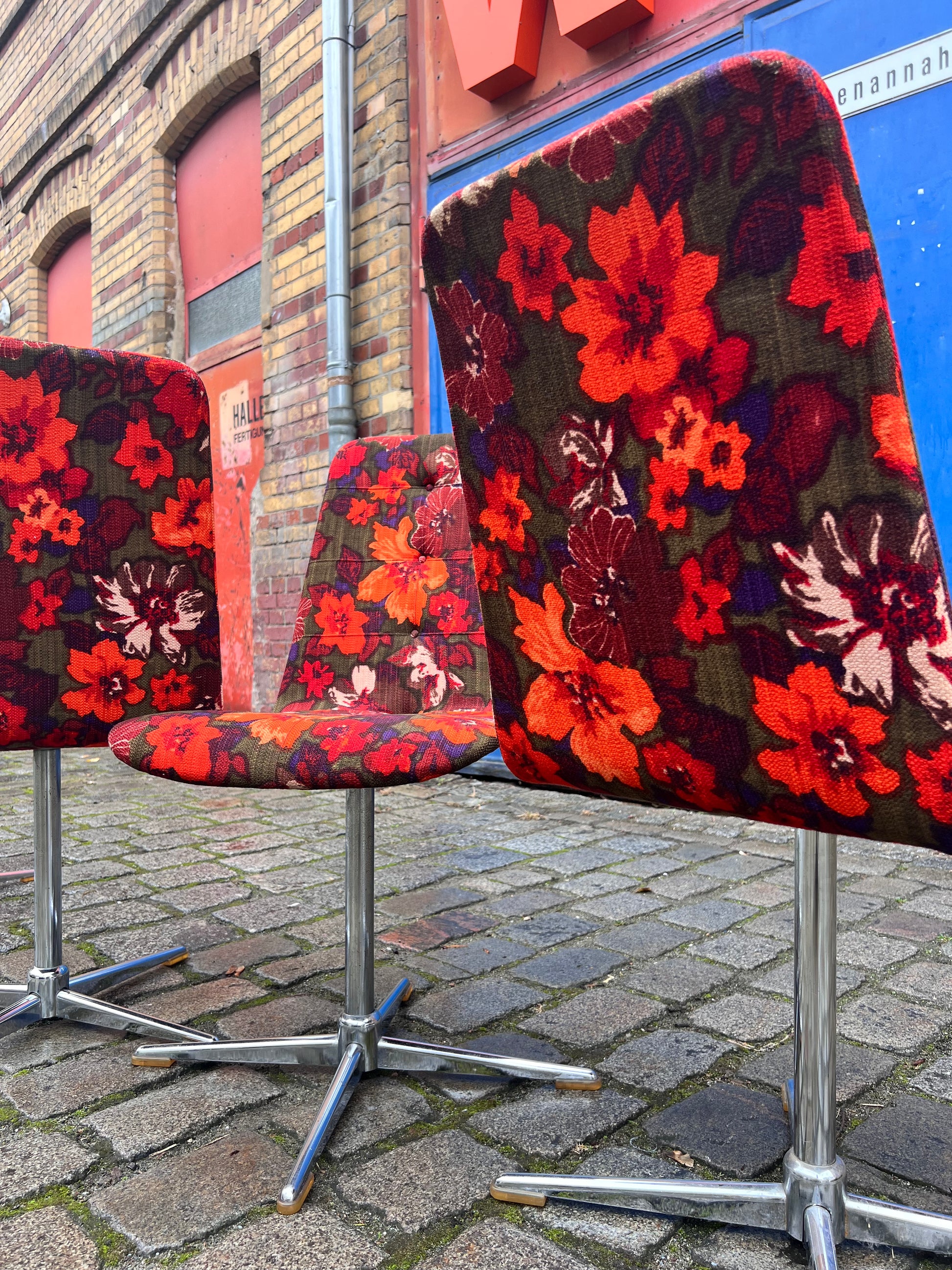 Set: 4x Drehstuhl rot floral von EKA Wohnmöbel