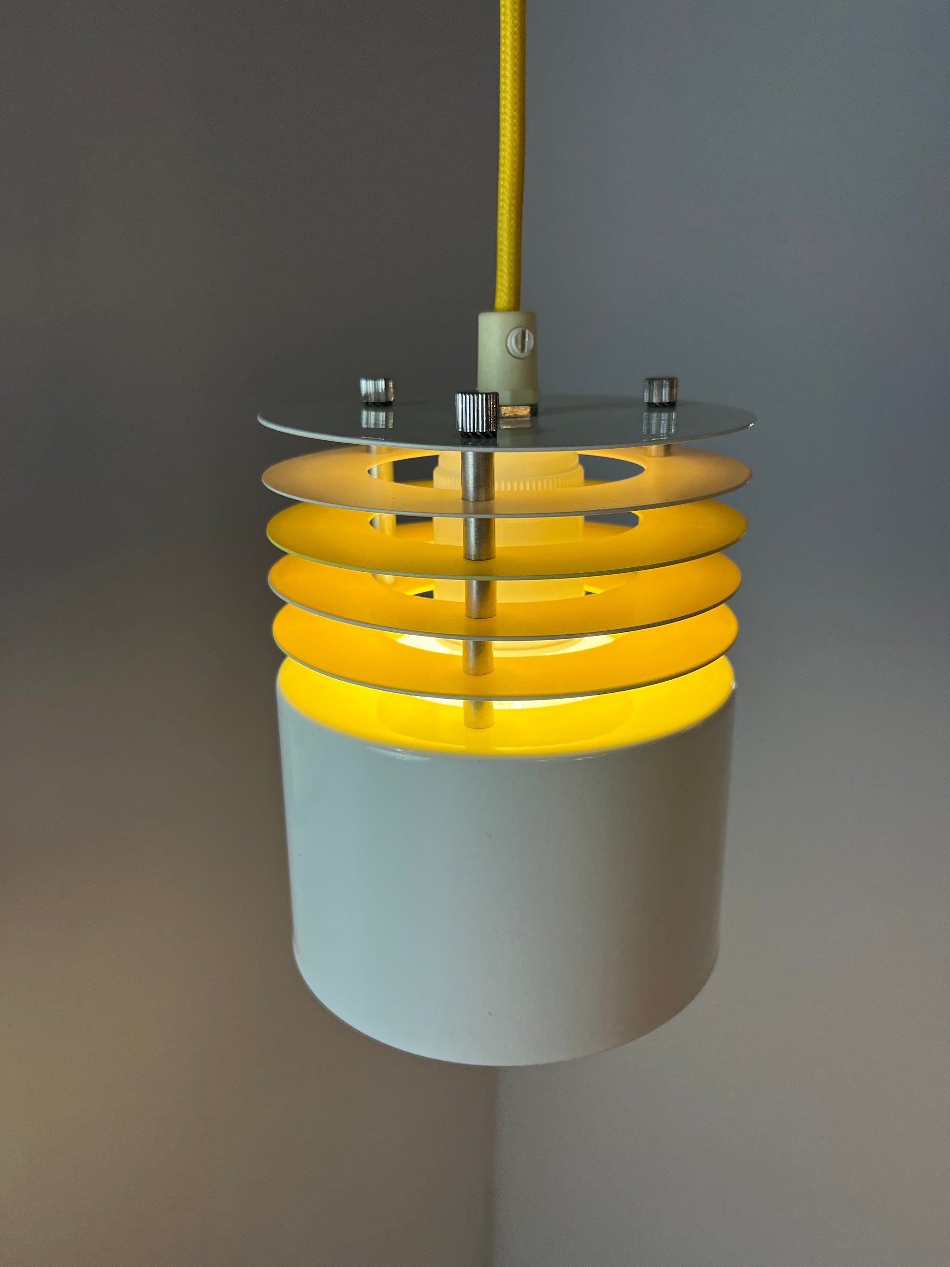 Hängelampe neu lackiert weiß gelb