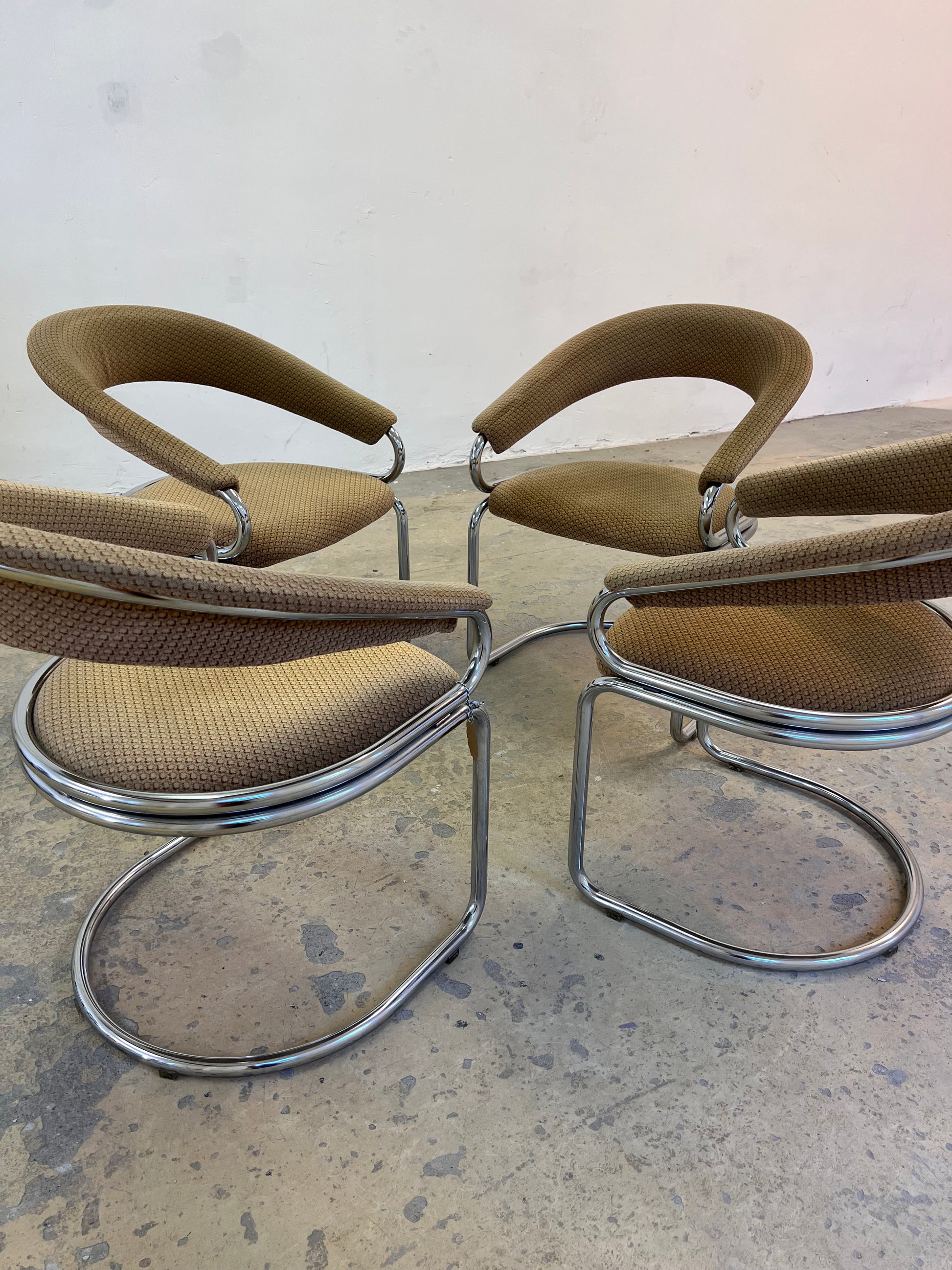 Freischwinger beige Chrom von Giotto Stoppino - Sehr guter Zustand