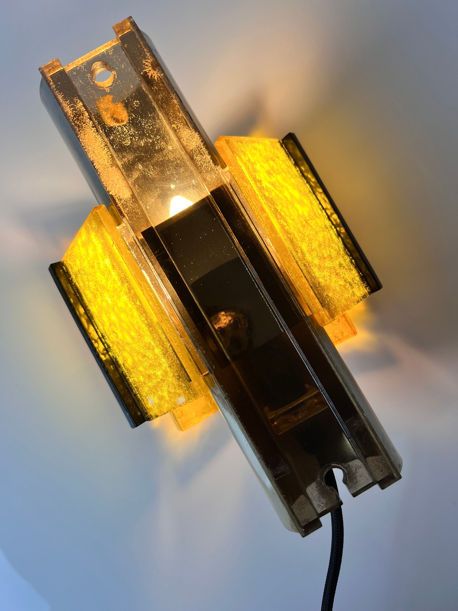 Wandlampe gelb schwarz von Claus Bolby für Cebo