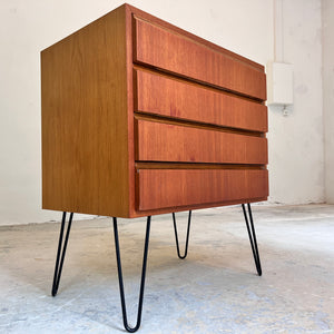 Kommode Teak auf Hairpinlegs von IDEE Möbel