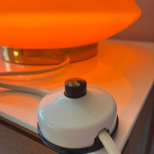 Bodenlampe orange Glas mit leuchtendem Fuß