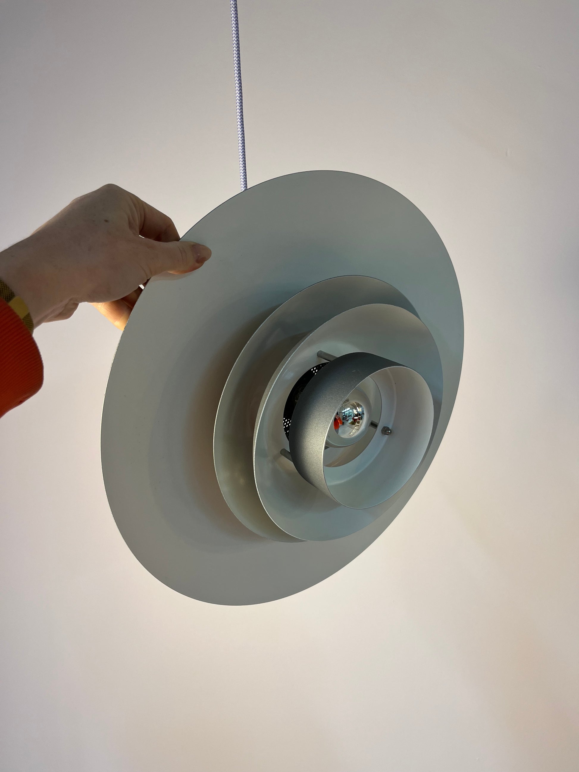 Lamellenlampe Modell DE-LUX grau von Design Light