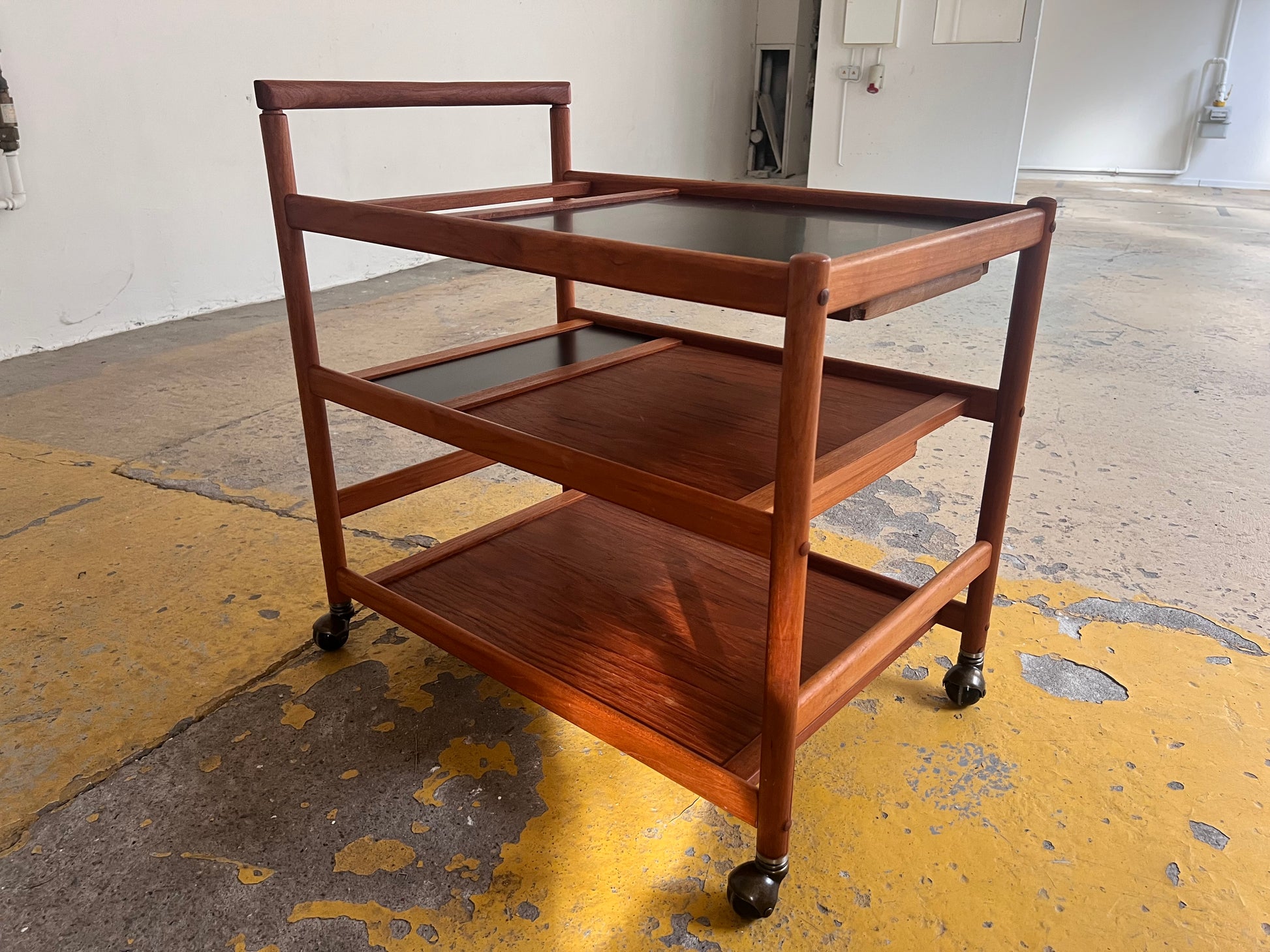 Barwagen Teak von Nissen Dänemark