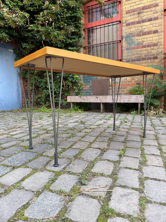 Klubtisch Typ 602/K Esche mit neuen Füßen von Hellerau