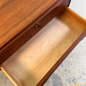 Kommode Teak mit Holz- & Messinggriffen aus Dänemark