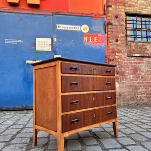 Kommode Teak mit vier abschließbaren Schubläden aus Dänemark