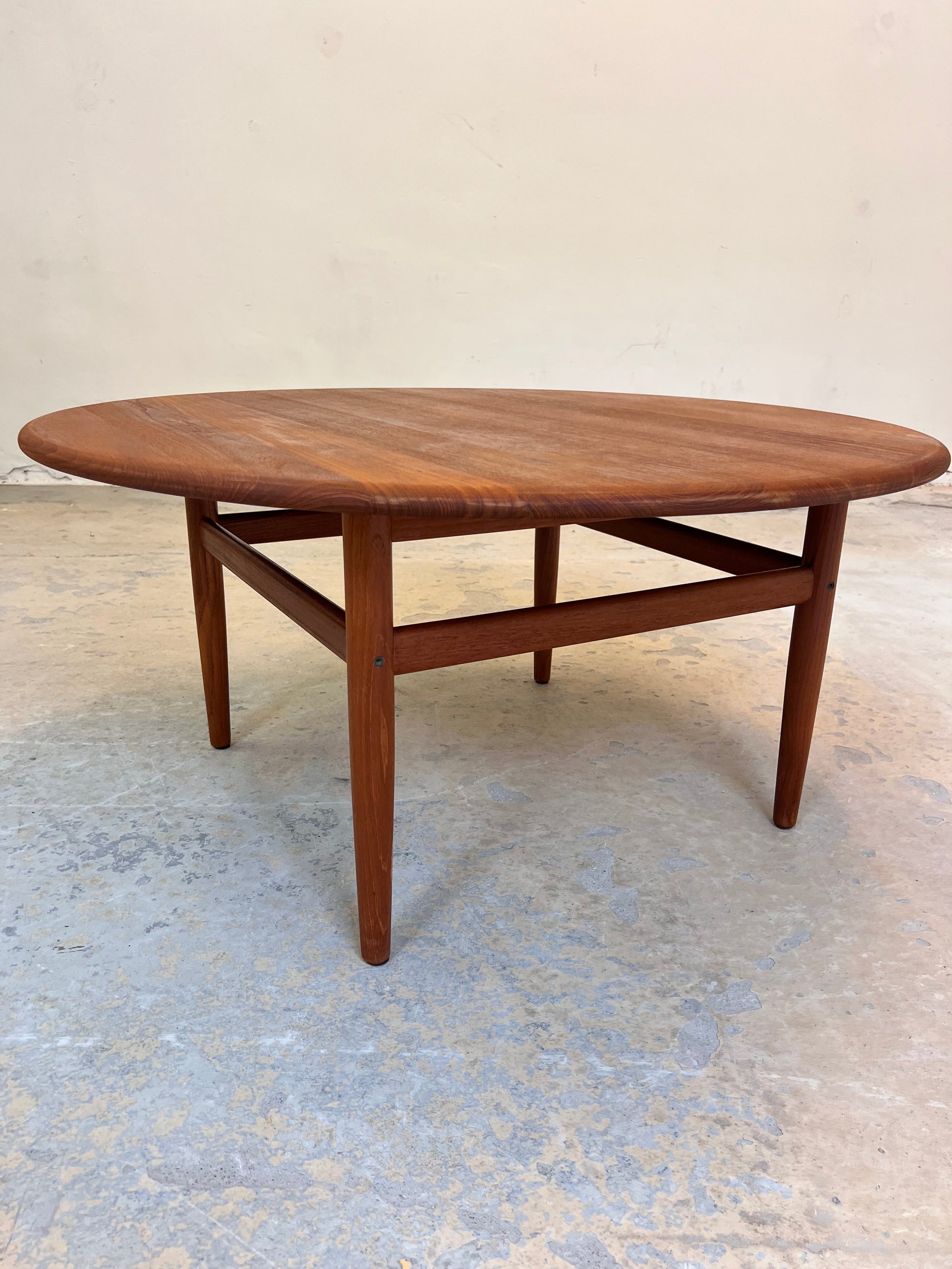 Runder Couchtisch Teak von Niels Bach