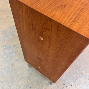 Regal Teak mit neuen Chromfüßen