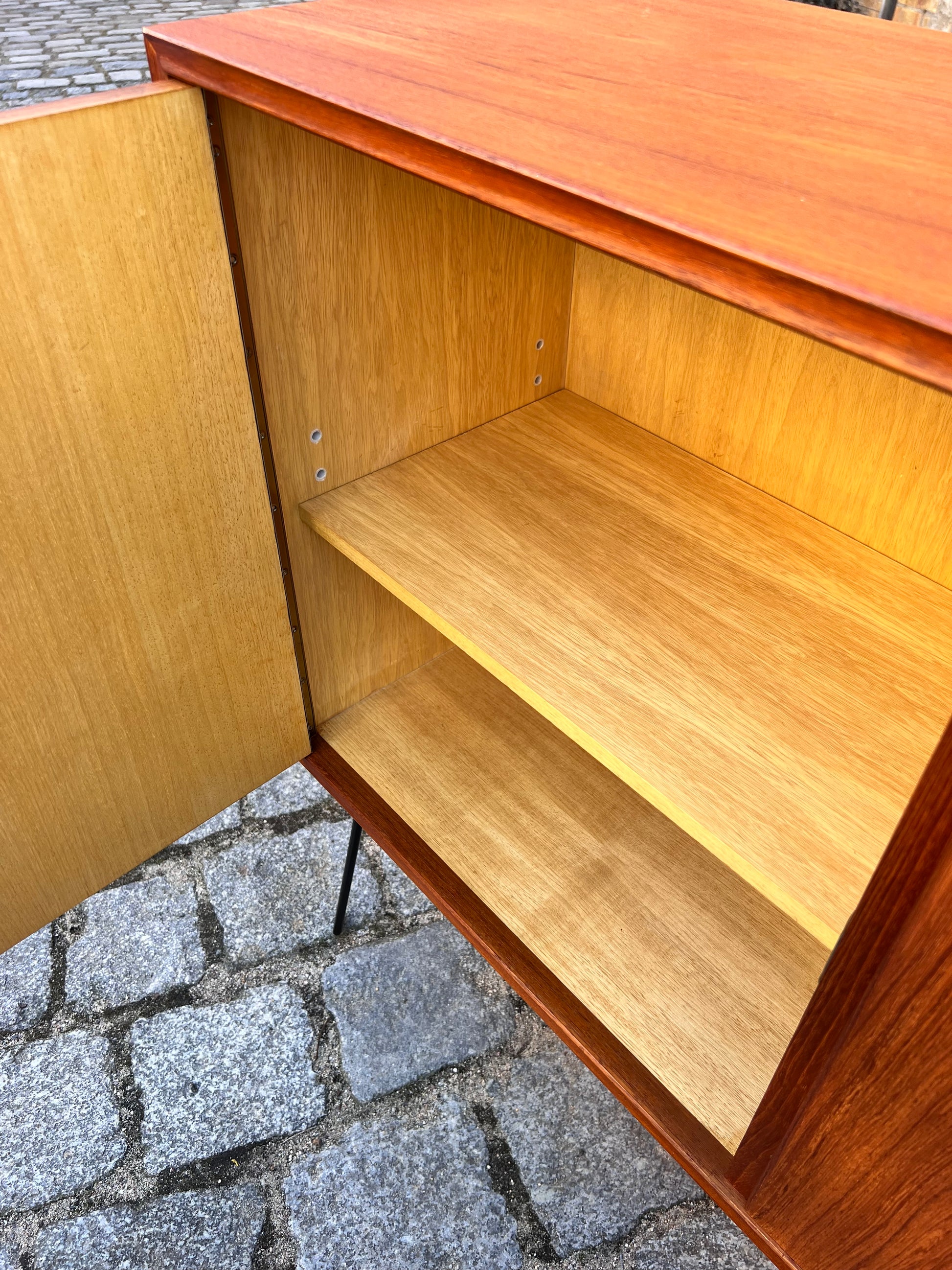 Sideboard Teak auf Hairpinlegs von rt Möbel