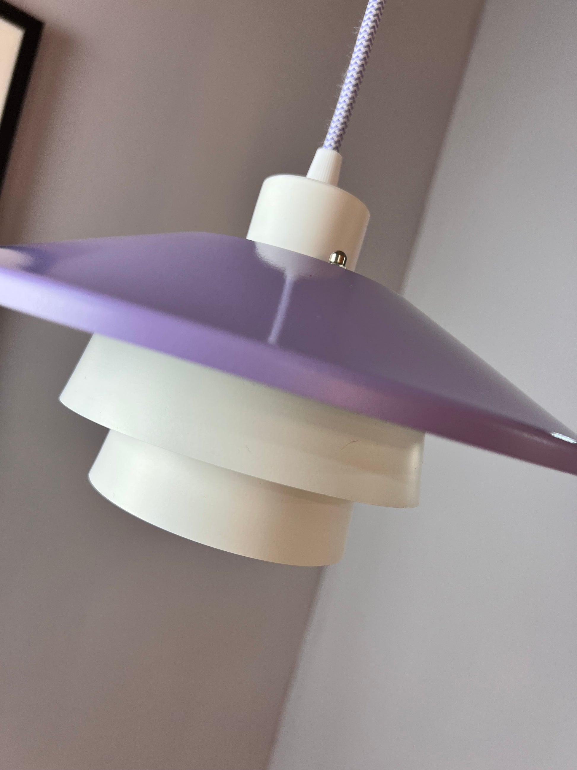 Lamellenlampe neu lackiert weiß lila