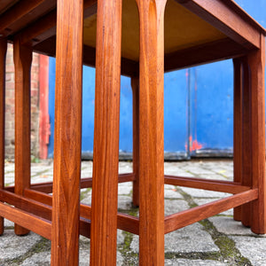 Satztische grau grün Fliesen Teak aus Dänemark