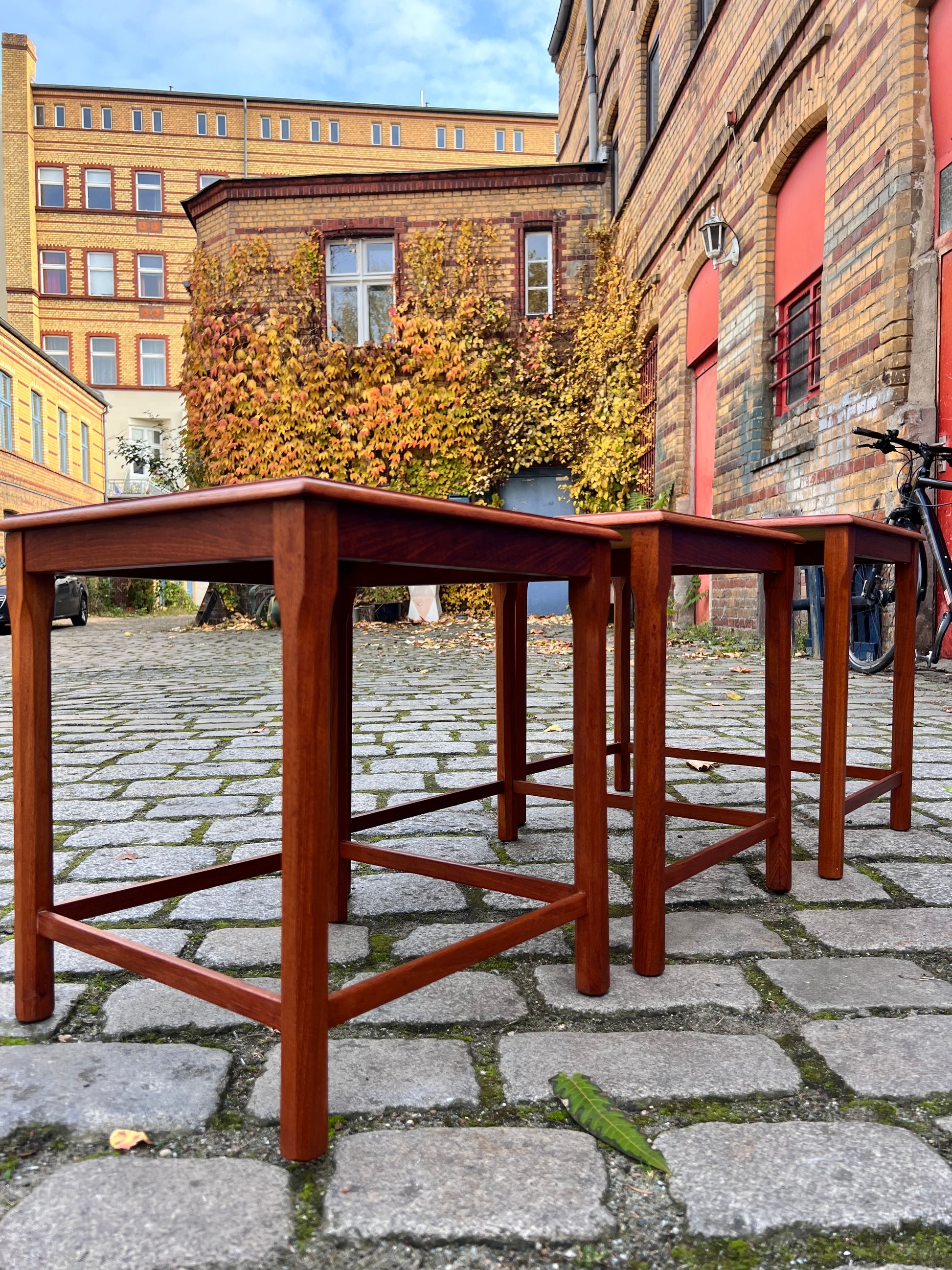 Satztische grau grün Fliesen Teak aus Dänemark