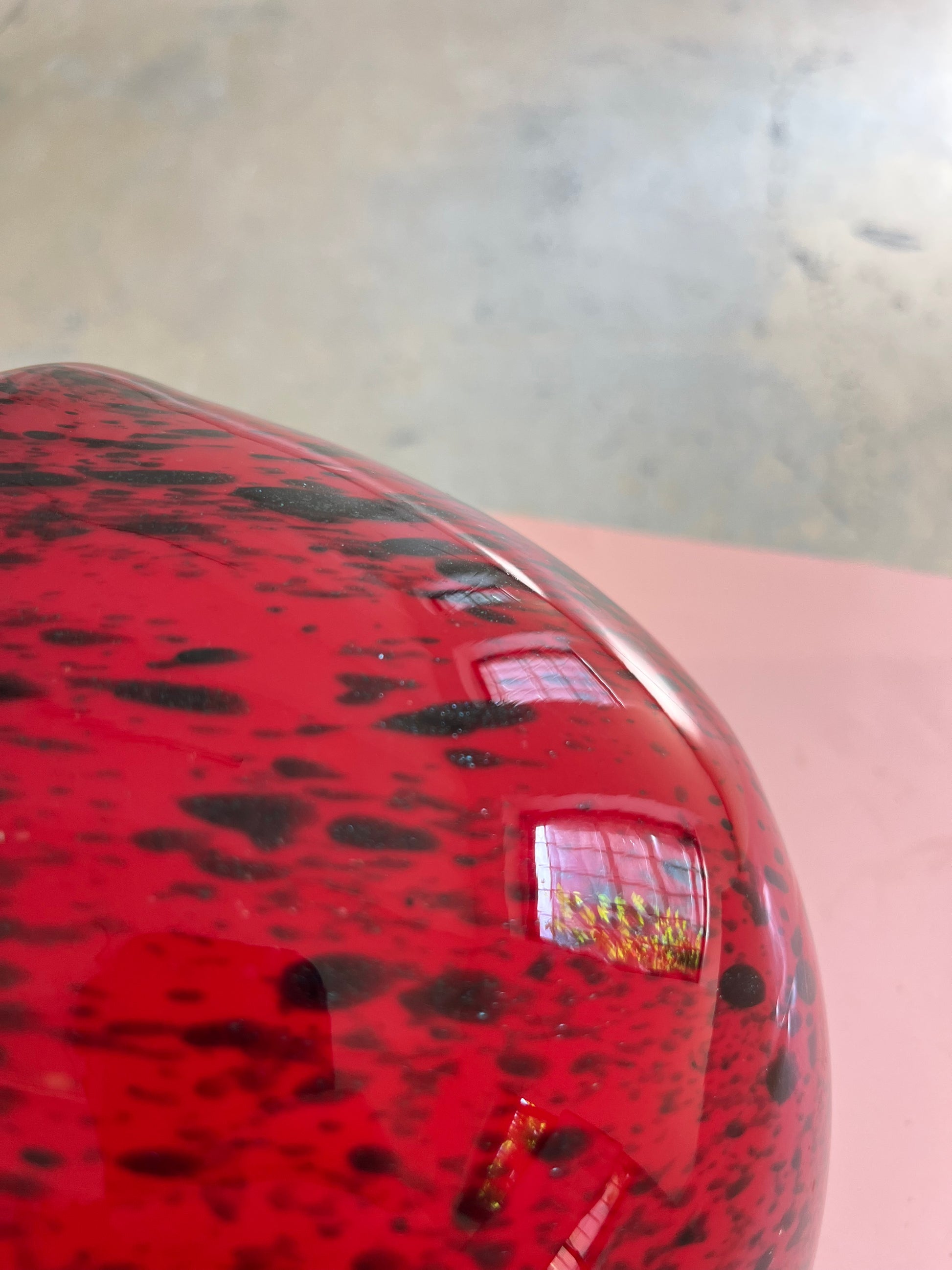 Vase rot schwarz Glas