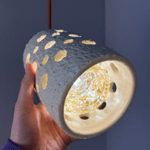 Hängelampe beige Keramik mit Glaseinsatz