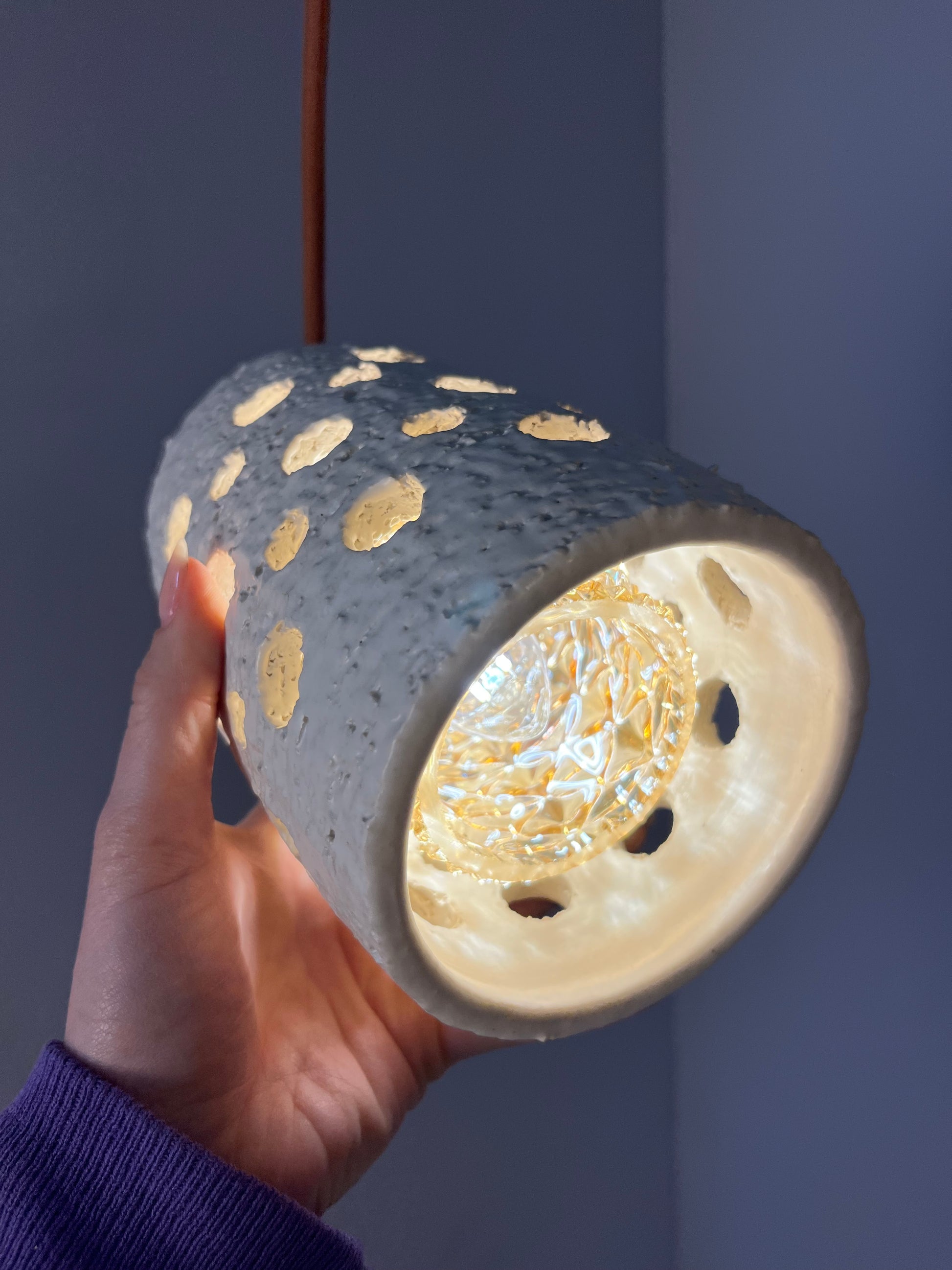 Hängelampe beige Keramik mit Glaseinsatz