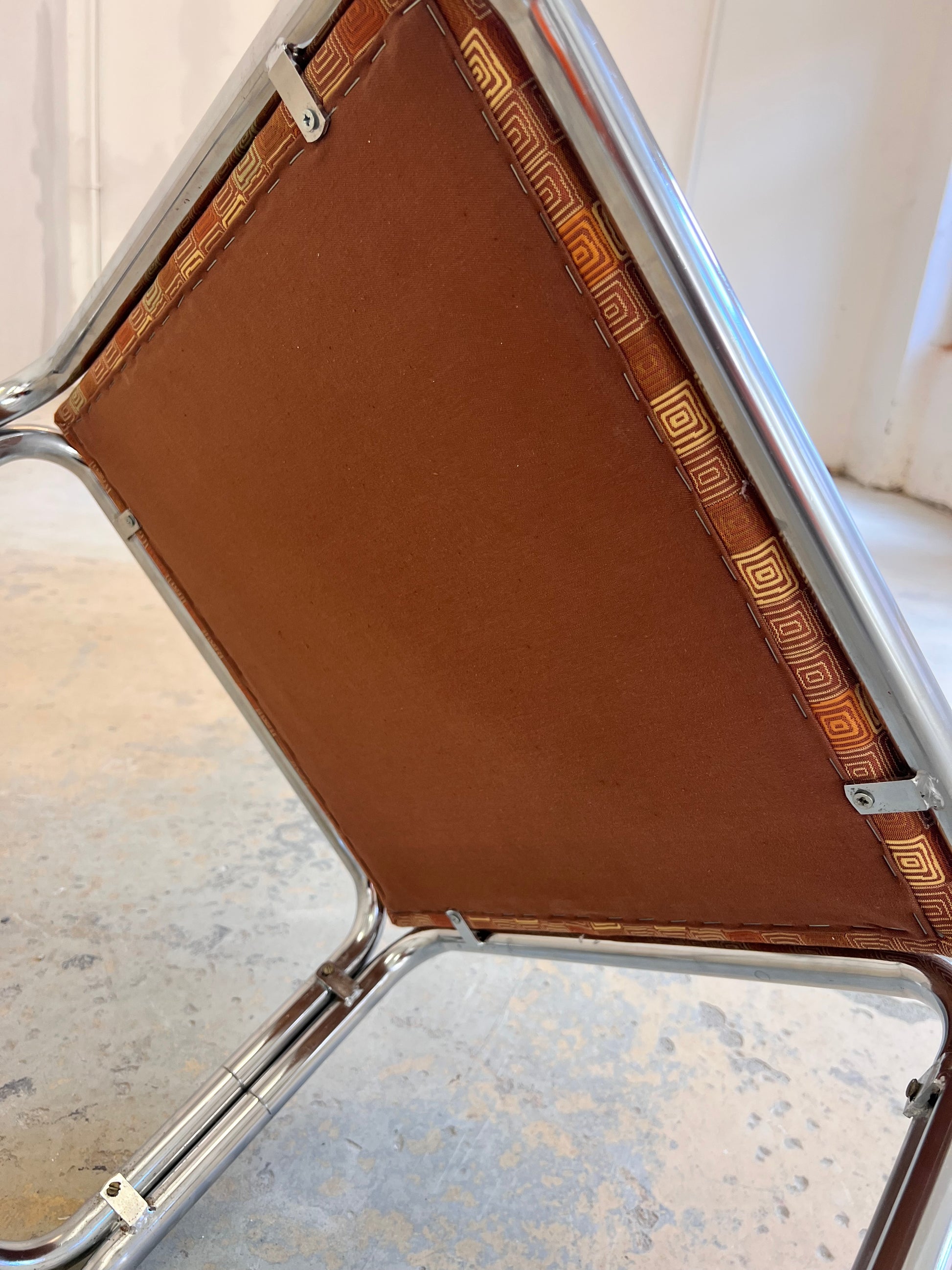 Hocker Chrom mit orange braunem Polster