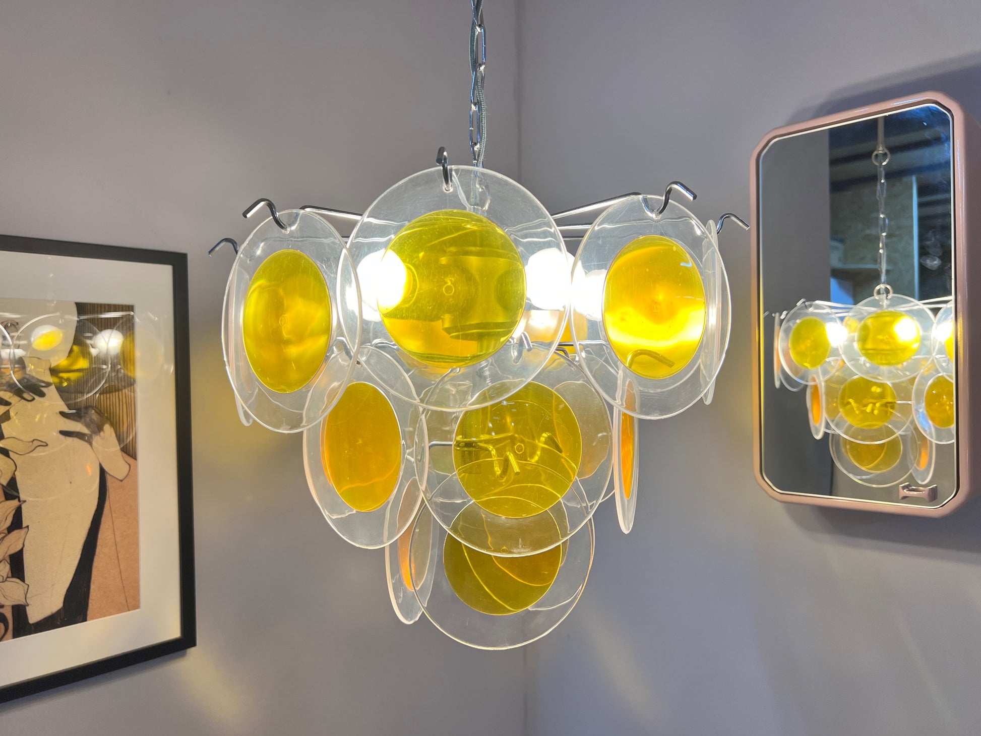 Kronleuchter gelb silber mit Plexiglas-Scheiben