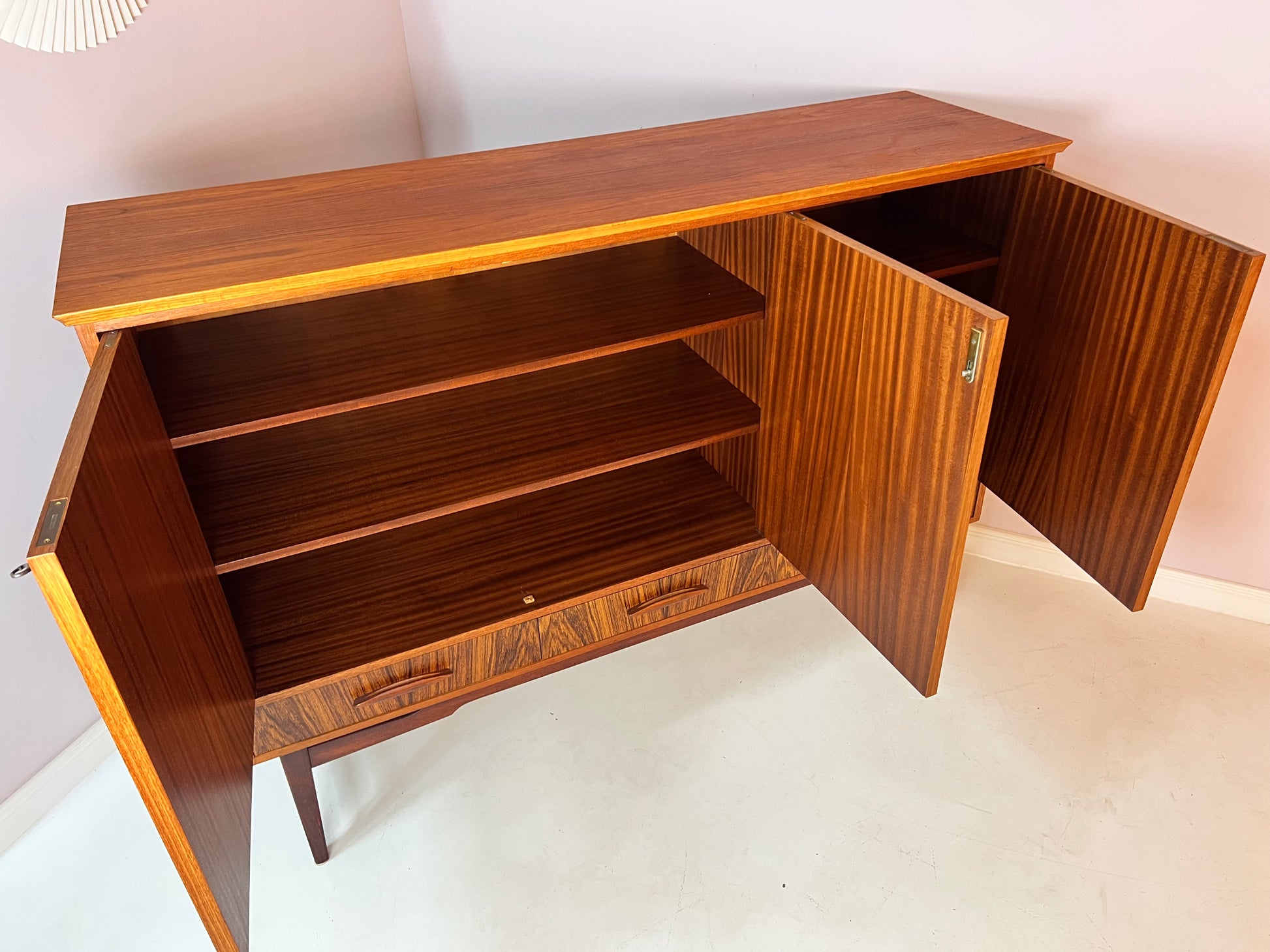 Highboard Teak & Walnuss aus Schweden