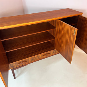 Highboard Teak & Walnuss aus Schweden