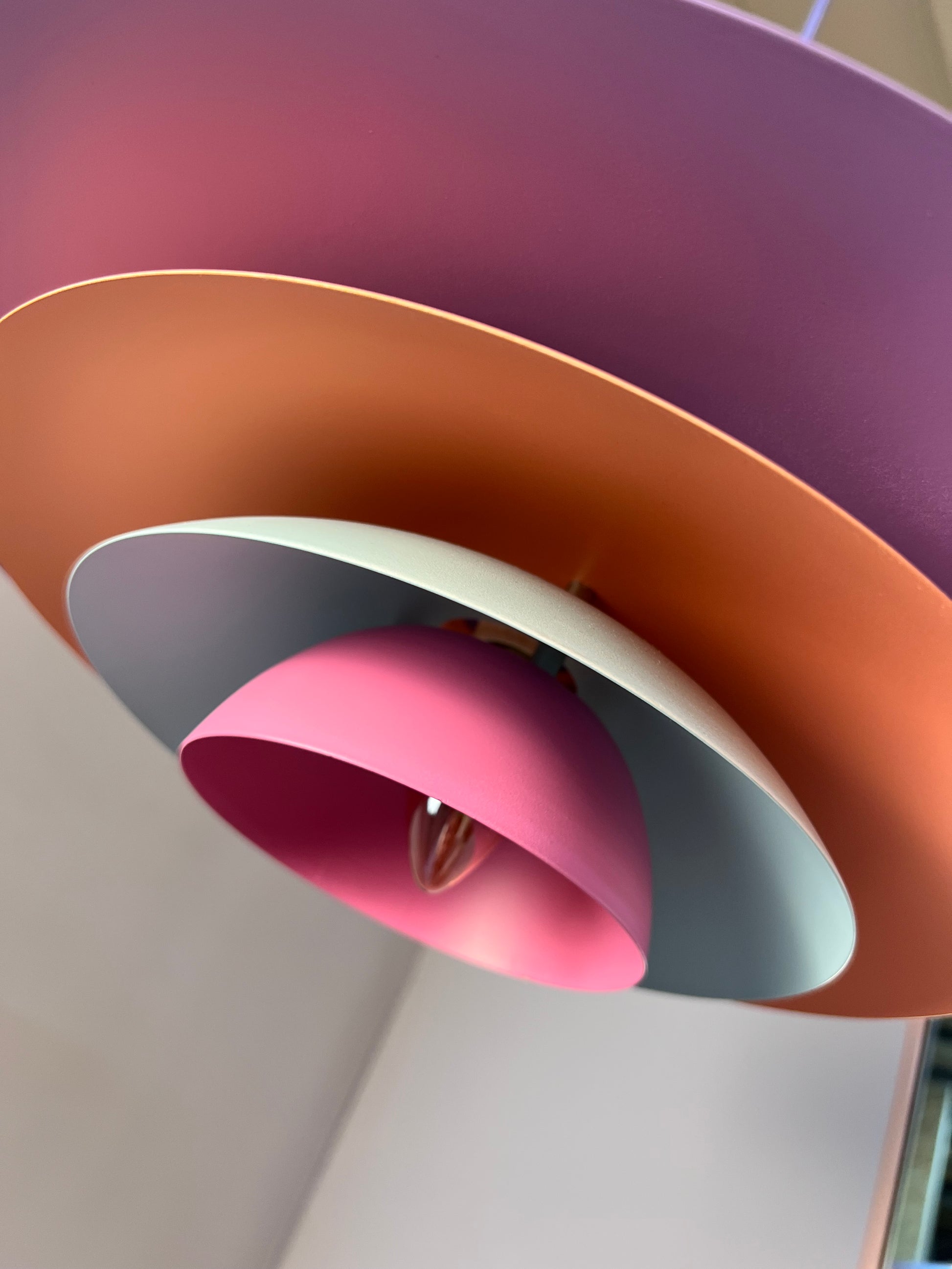 Lamellenlampe neu lackiert flieder peach pink aus Dänemark