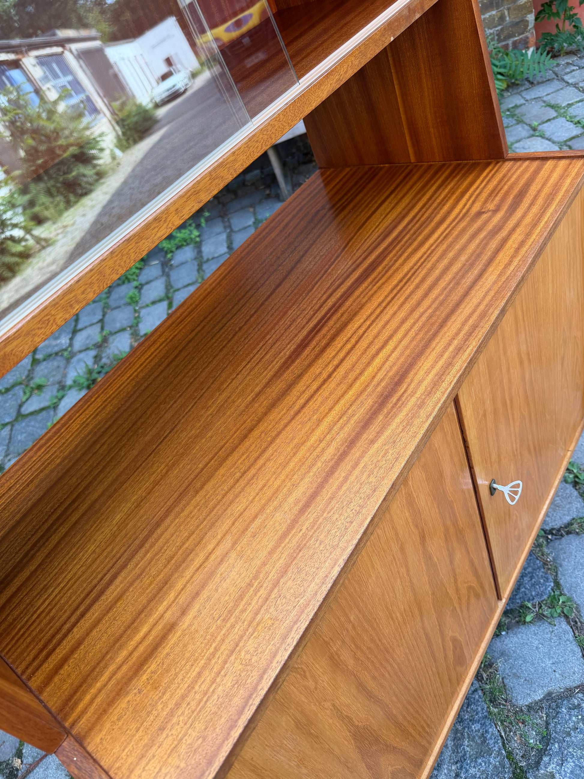 Aufsatzschrank mit Vitrine von VEB Möbelindustrie Halle