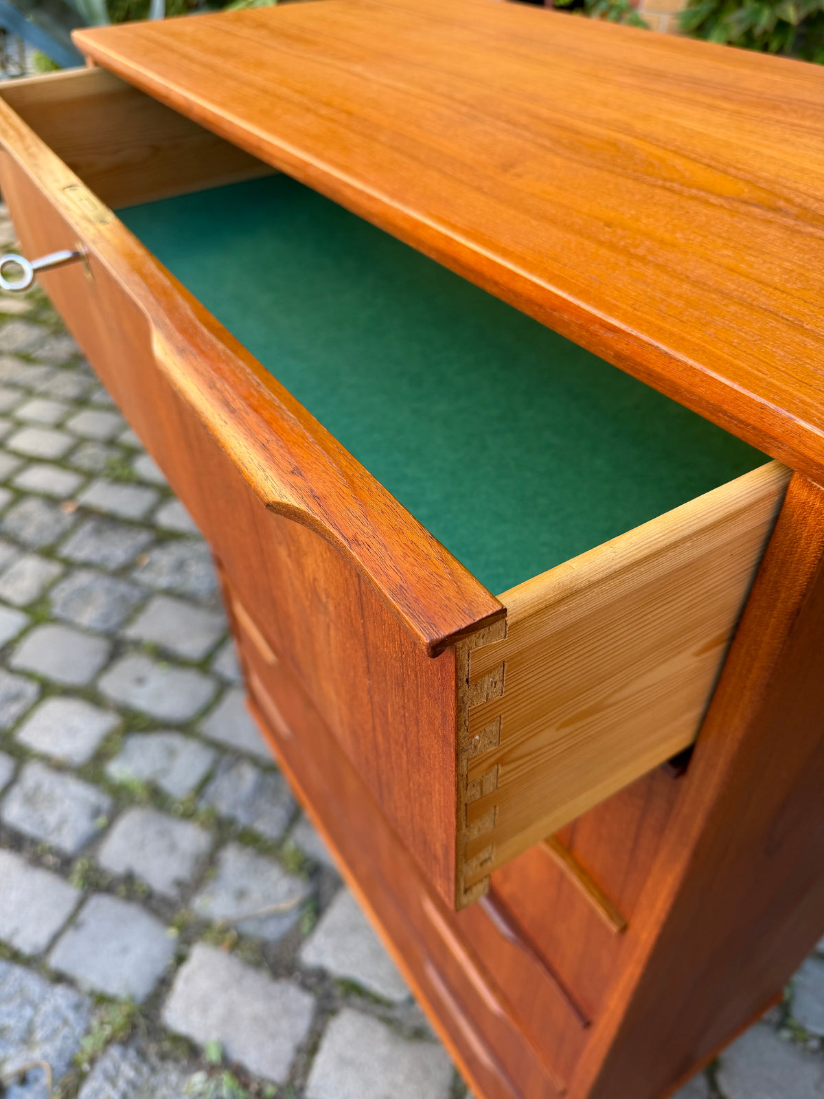 Tallboy Kommode Teak mit Schloss aus Dänemark