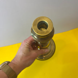 Hoher Kerzenständer aus Messing