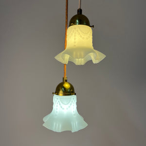 Blumenlampe Milchglas Messing aus Dänemark