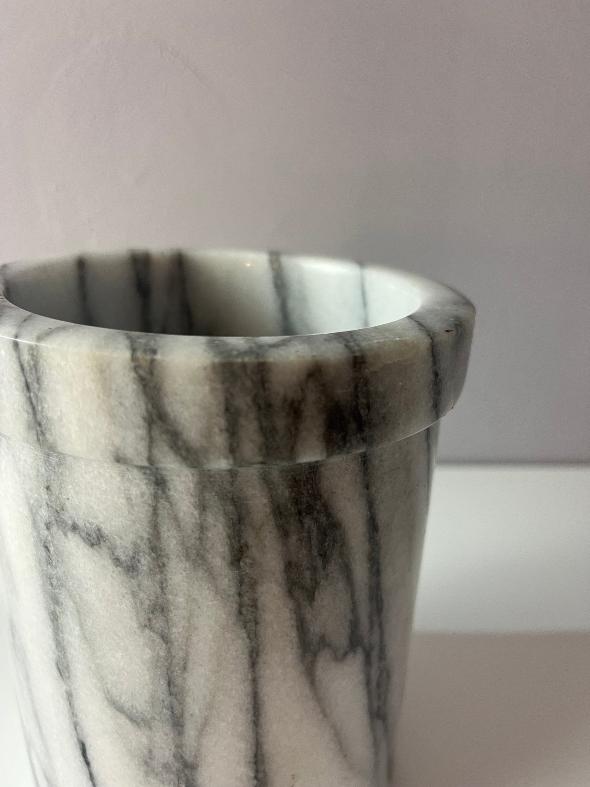 Weinkühler grau weiß Marmor