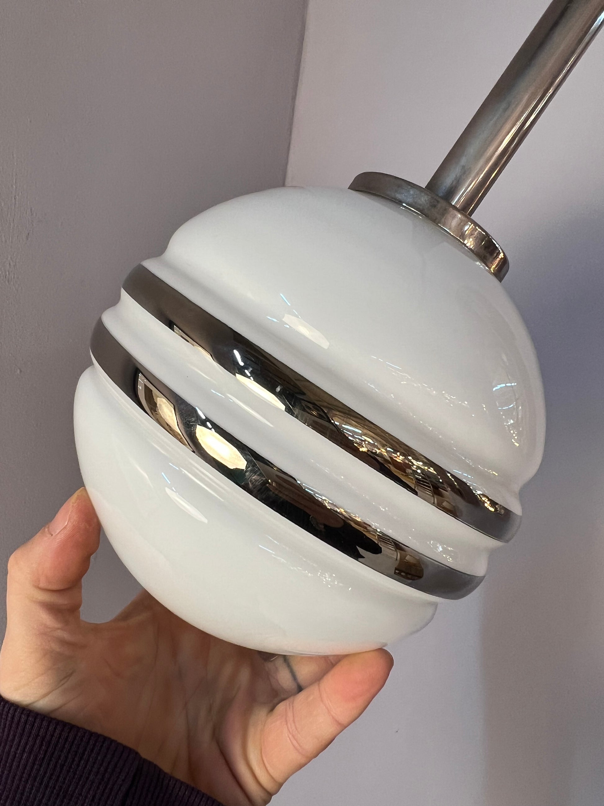 Kleine Kugellampe weiß silber Glas