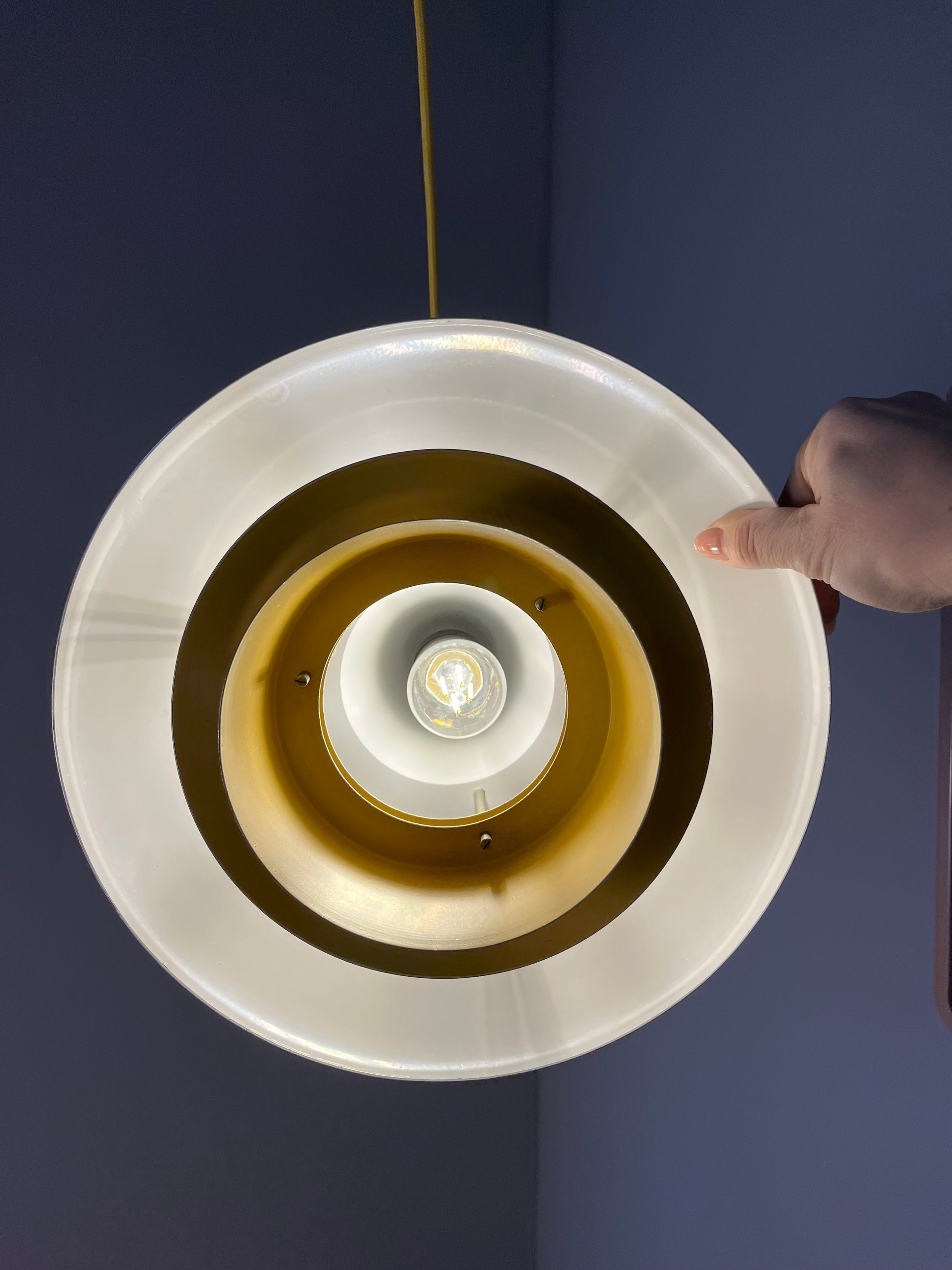 Lamellenlampe Silber Messing mit gelbem Innenleben von Granhaga