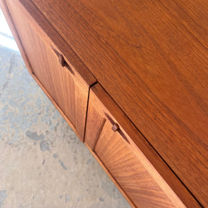 Kommode Teak mit Flügeltüren & neuen Chromfüßen von H. W. Klein