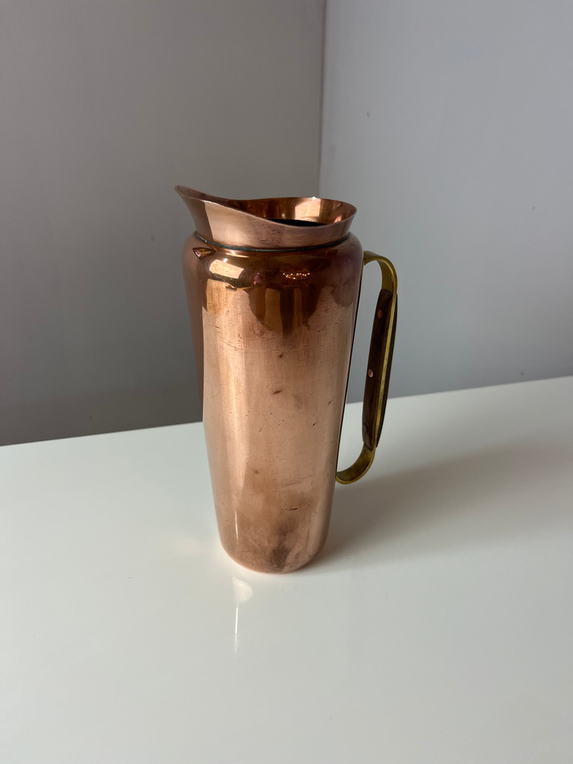 Krug Kupfer mit Holzgriff